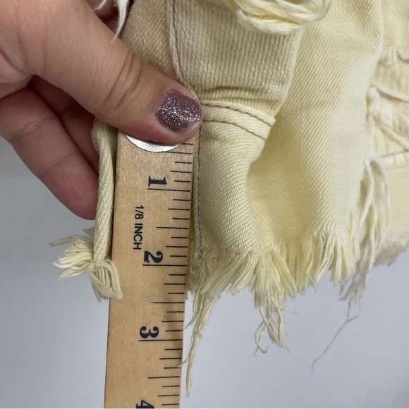 Free People Loving Good Vibrations Mid-Rise Frayed Hem Shorts Sz 29 Banana Split - Picture 5 of 8